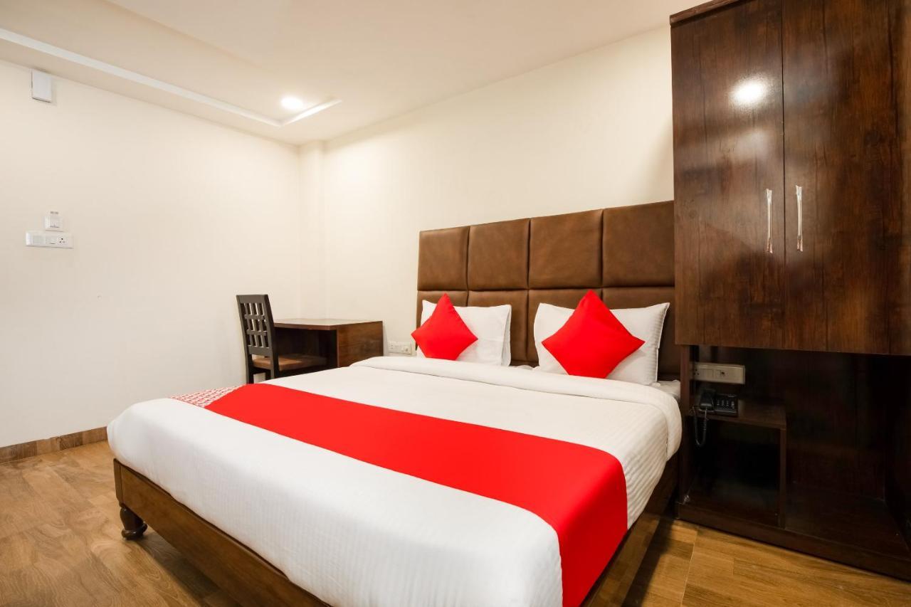 Oyo 71689 Hotel S Pride Indaur Exteriér fotografie
