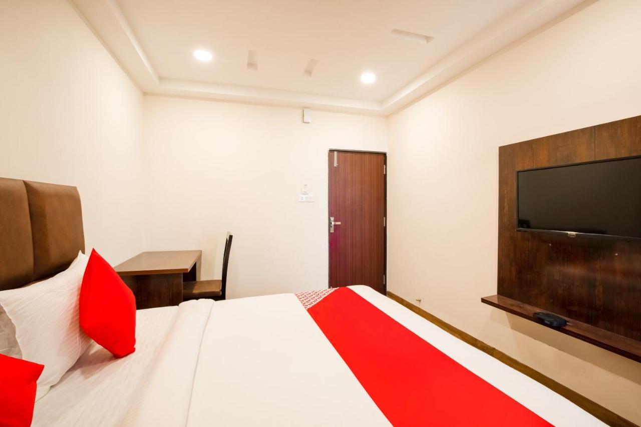 Oyo 71689 Hotel S Pride Indaur Exteriér fotografie