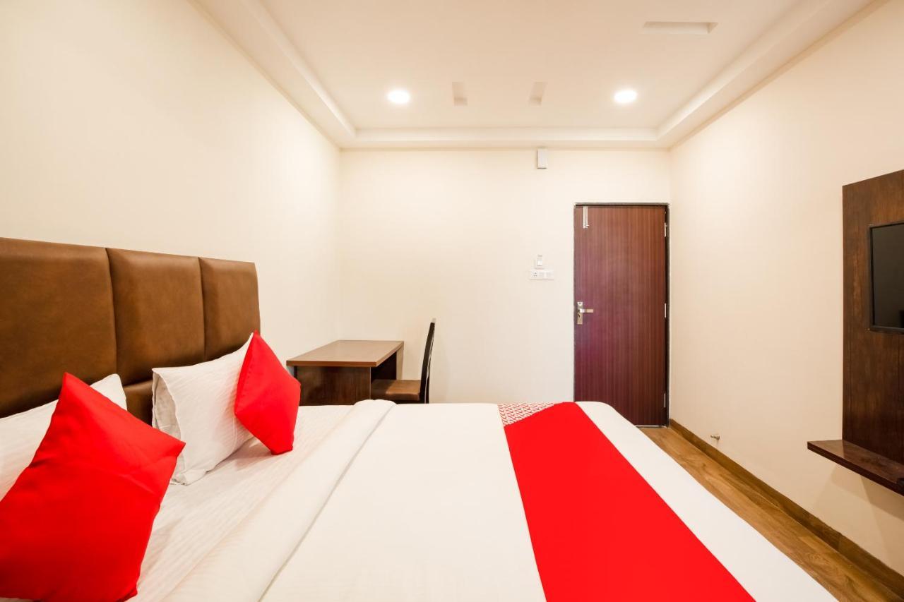 Oyo 71689 Hotel S Pride Indaur Exteriér fotografie