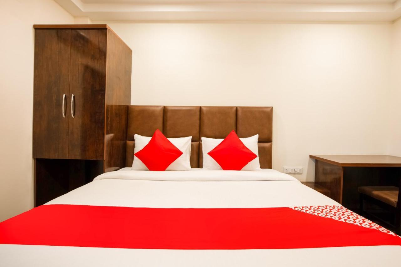 Oyo 71689 Hotel S Pride Indaur Exteriér fotografie