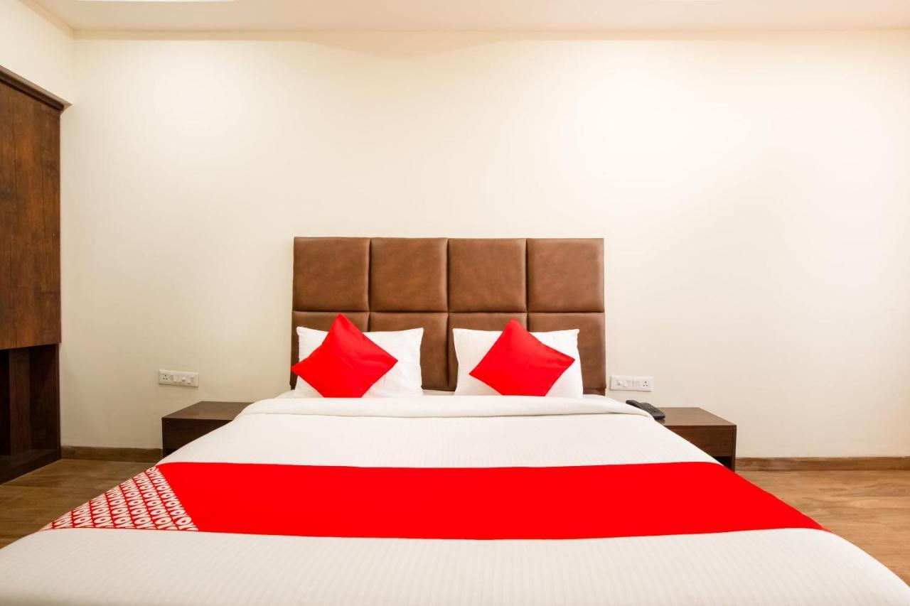 Oyo 71689 Hotel S Pride Indaur Exteriér fotografie
